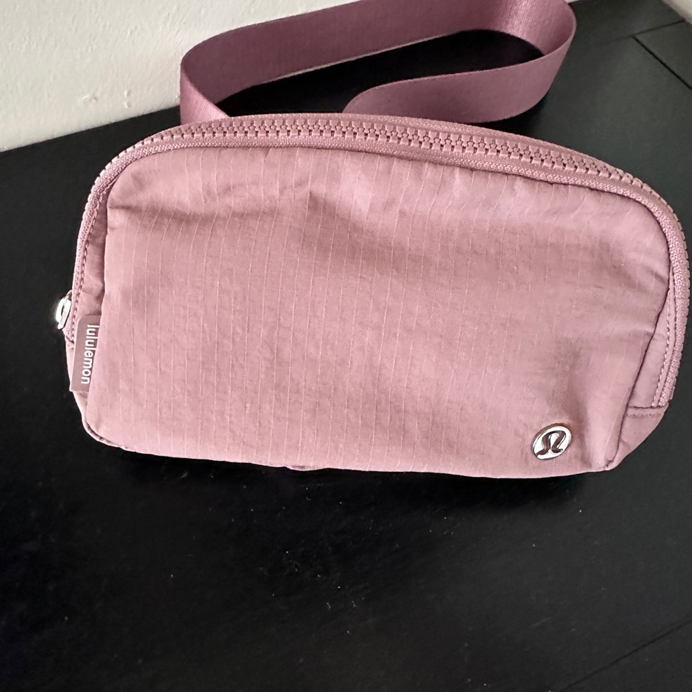 Lululemon belt bag twilight rose